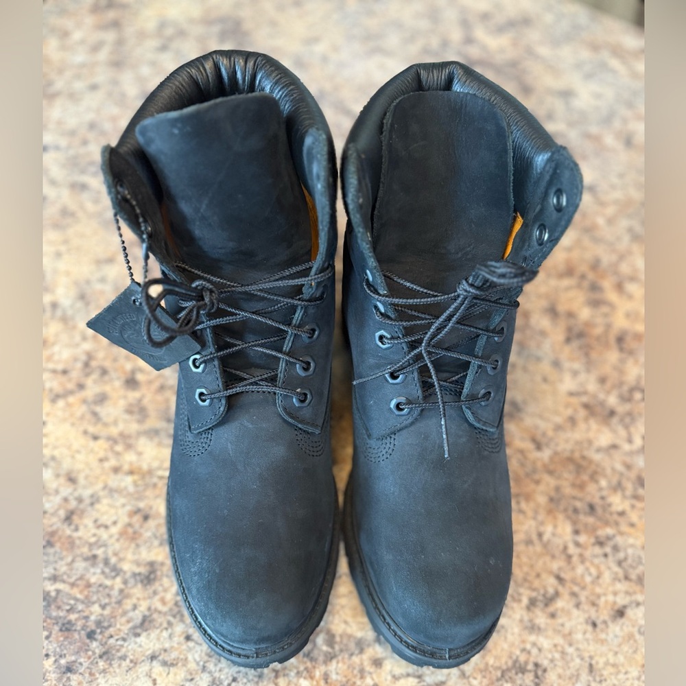 Timberland 6in Black Men's Boots
Size 8